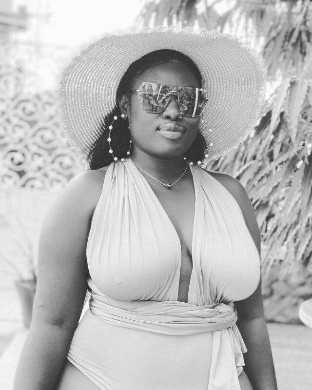 (Photos) « Piscine time » avec la sulfureuse Fatmata Farah Jalloh