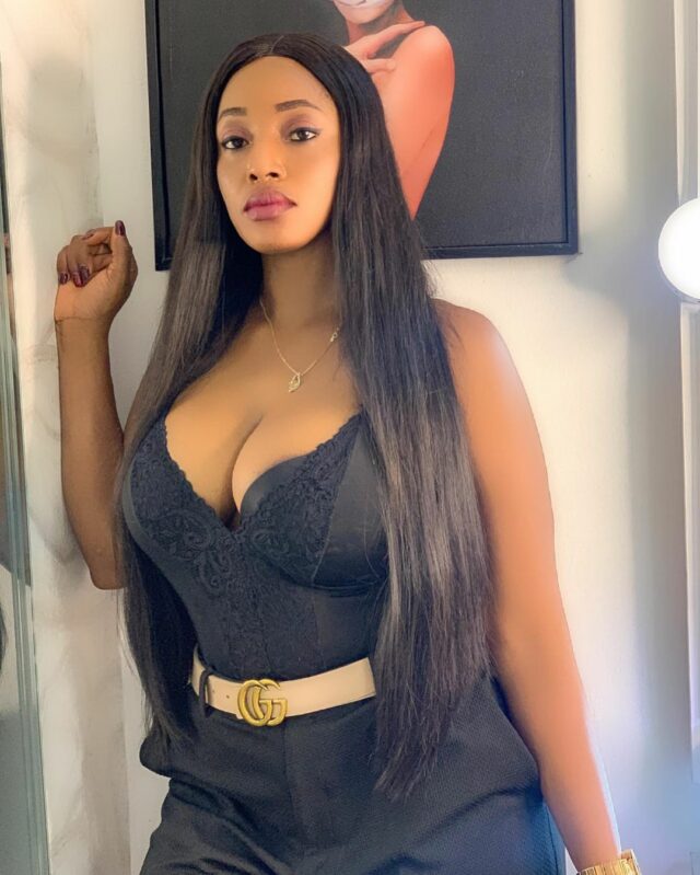 (Photos) Abidemi Awotale donne des sueurs froides à ses followers avec sa poitrine de rêve