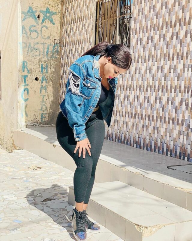 Photos – L'actrice Big Mama affiche ses formes voluptueuses