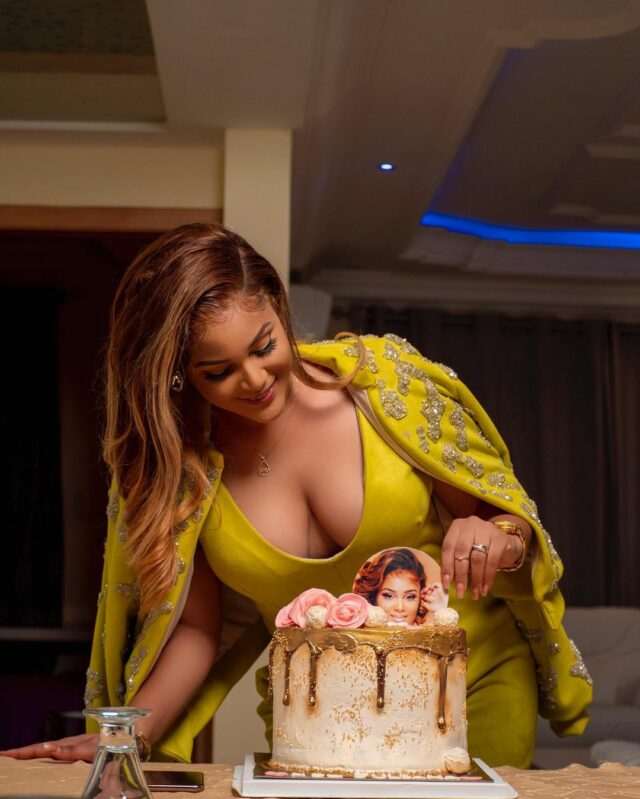 (Photos) Juliana Monteiro envoûte la toile en exhibant ses jambes