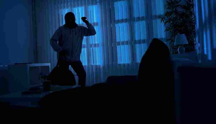 l'infographiste devient un agresseur la nuit