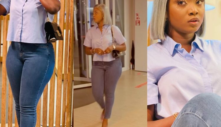 Awa de la série "Une femme un mari" gâte ces fans avec ses formes généreuses.