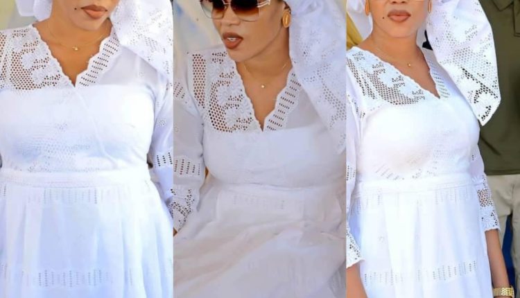 Sokhna Adja Diallo, toujours avec ses disciples