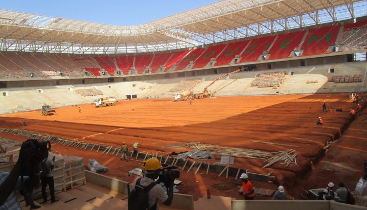 La rénovation du Stade Léopold Sédar Senghor démarre avec l’arrivée des…
