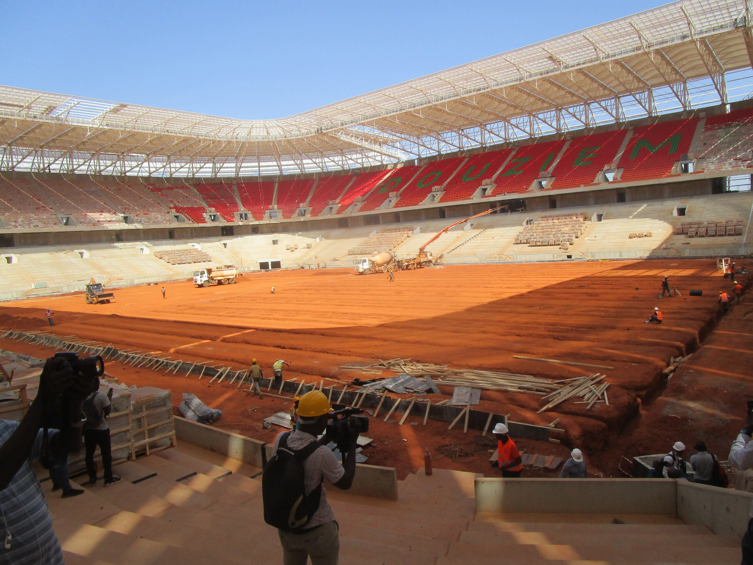 La rénovation du Stade Léopold Sédar Senghor démarre avec l’arrivée des…