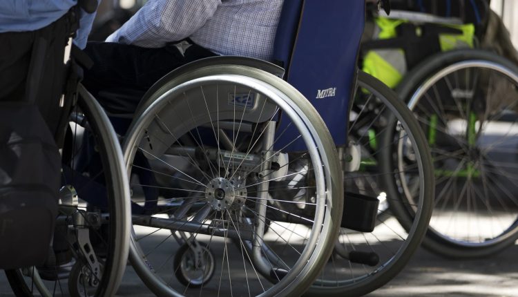 Manifestation des handicapés diplômés chômeurs à la Place de la Nation....