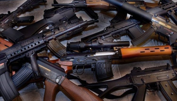 Plus de 100 personnes tuées par arme à feu