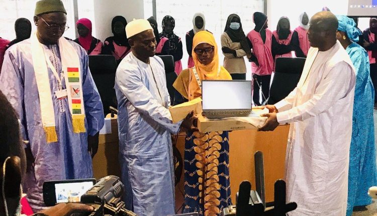 Le ministère de l’Éducation récompense Sokhna Ndatté, championne de récital de Coran à Dubaï