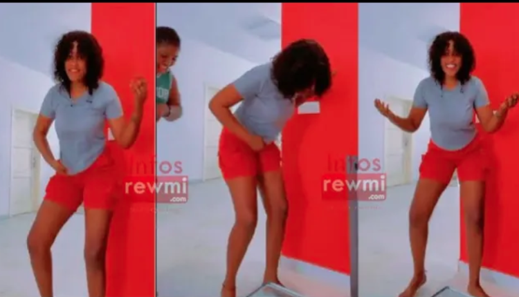 Les pats de danse d'Adji Sarr qui montre qu"elle est confiante ...