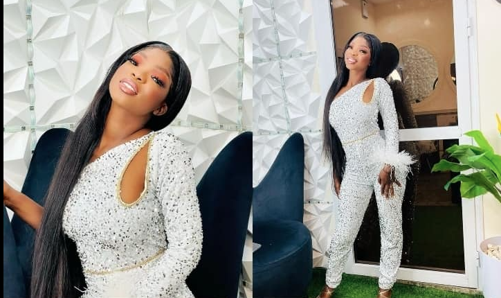 Combi blanc, make up, la starlette Awa Gambia devient une grande plante