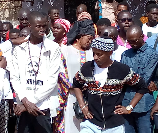 Ngathie Naoudé: Les populations dans la rue pour dénoncer avec la dernière énergie un scandale entre le maire et son assistant communautaire.