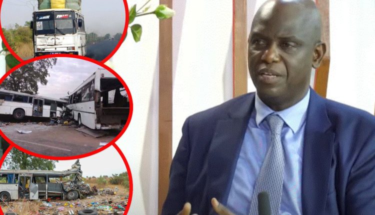 INTERDICTION DES PORTE-BAGAGES : MANSOUR FAYE BRANDIT LE BÂTON