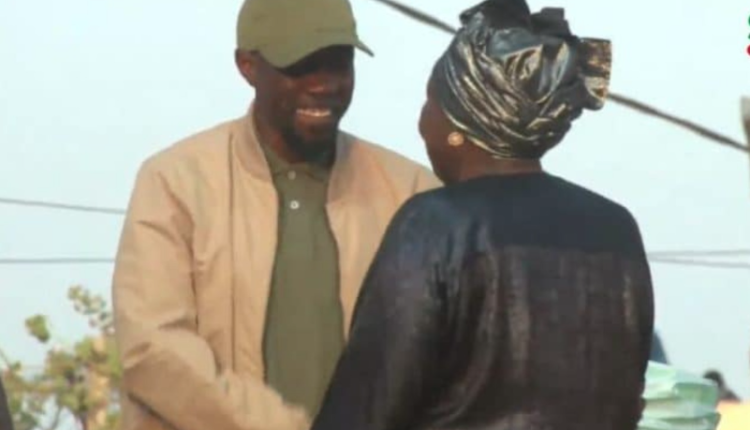 Ousmane Sonko ovationné par une foule déchaînée...