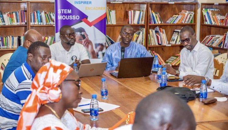 olack: Programme d'initiation Sciences , de la Technologie, de l' Ingénierie , de l'Art et des Mathématiques ( STEAM) présenté aux acteurs du système éducatif.