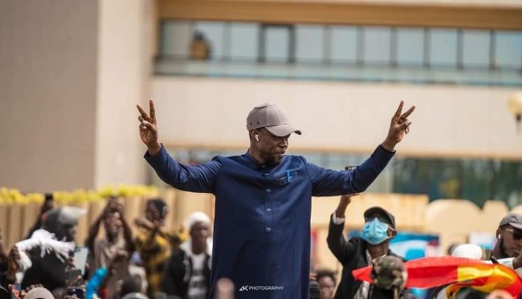 À la loupe: Sonko entre Lueurs et chimères