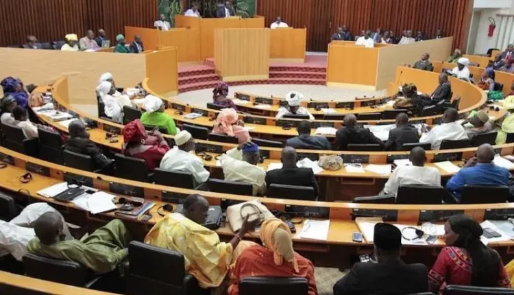 Les députés convoqués en séances plénières lundi et mercredi